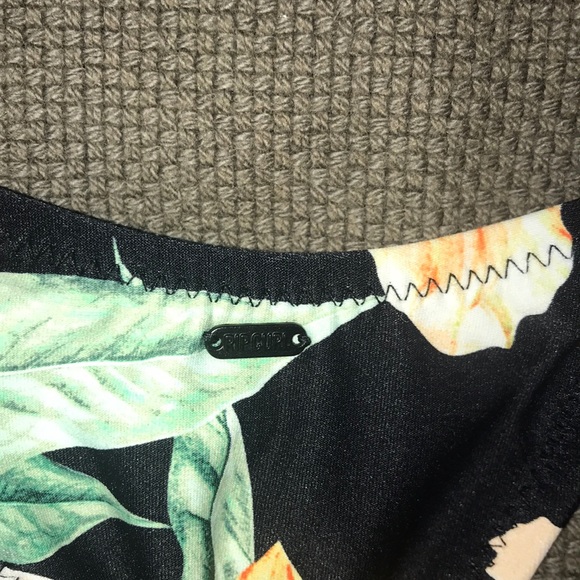 Rip curl floral mesh bathing suit top - Picture 4 of 4